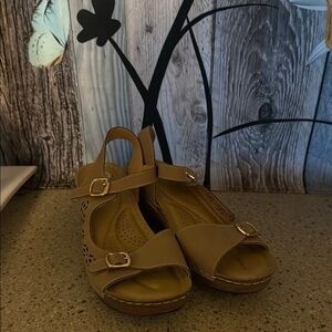Patrizia Pepe Tan Sandals with Cork Midsole and Open-Toe Design